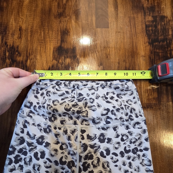 Varley light grey cheetah print leggings size small, athletic wear - Picture 9 of 11